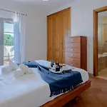 Pine Haven 아파트 파로